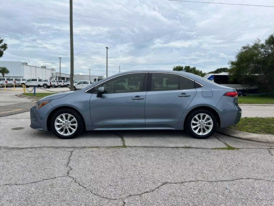 Toyota Corolla XLE      2021