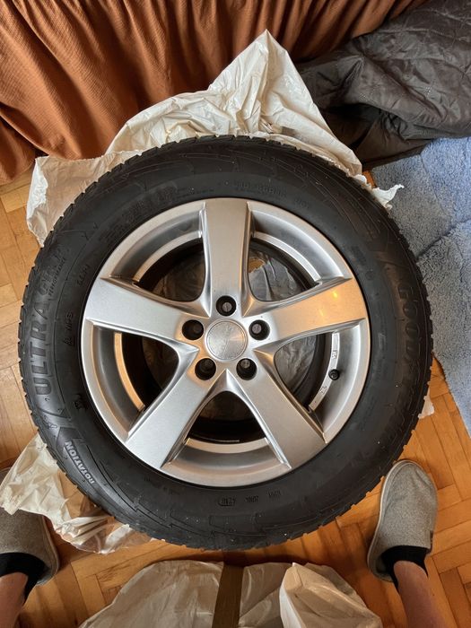 Ford Kuga комплект коліс із зимовою резиною R16