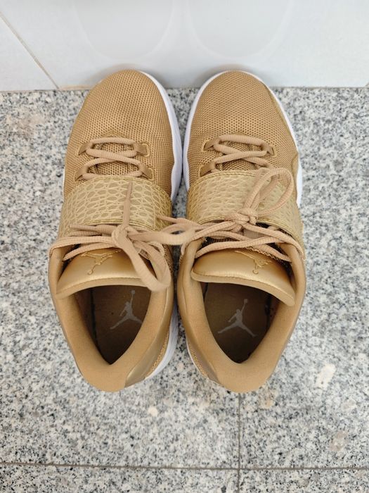 Jordan j23 low dourado