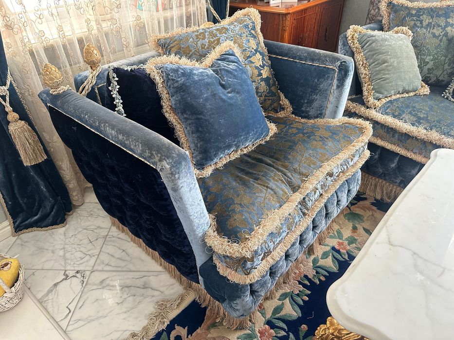 Італійські м’які меблі (дерево, бархатна оббивка, італійські тканини)