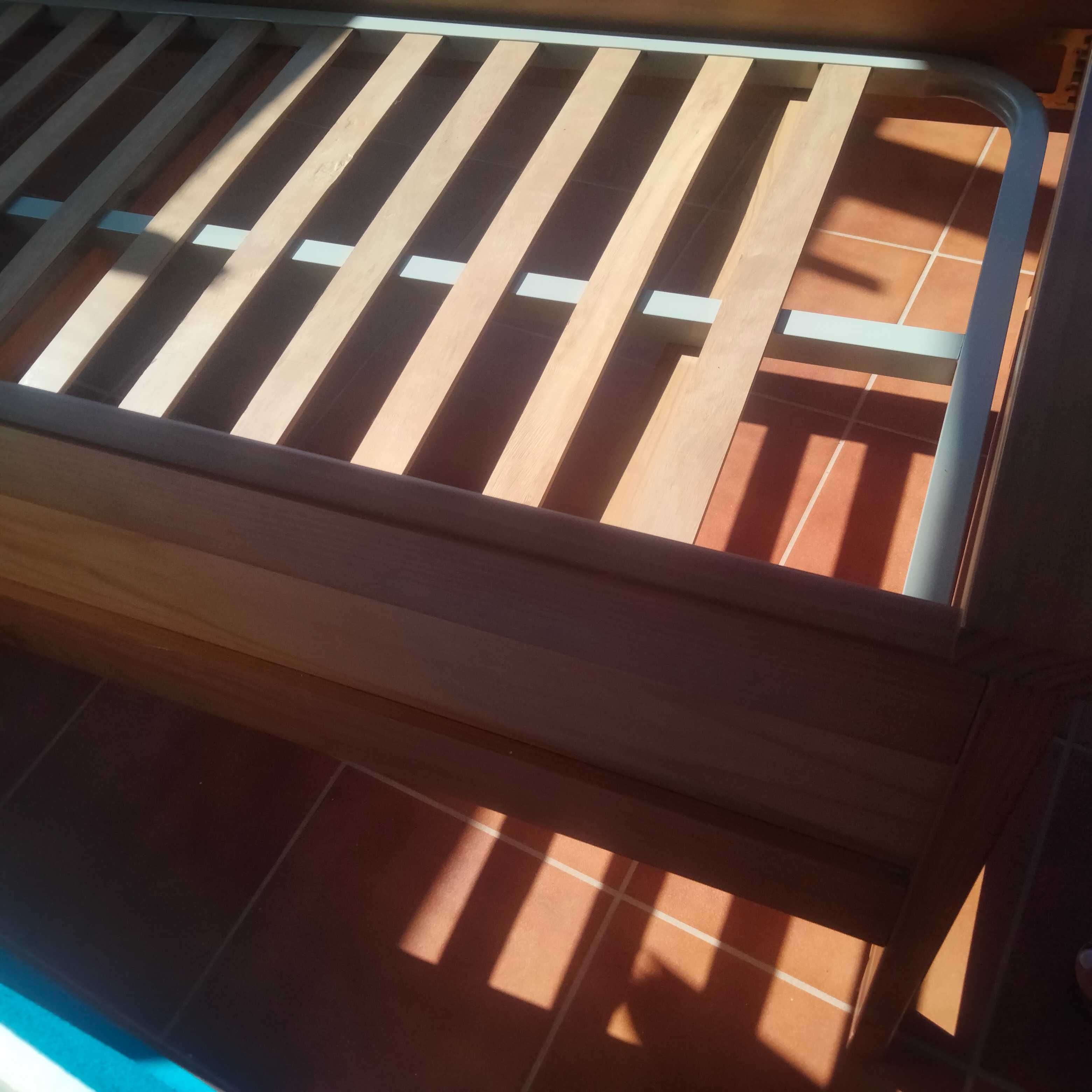 Cama solteiro em pinho