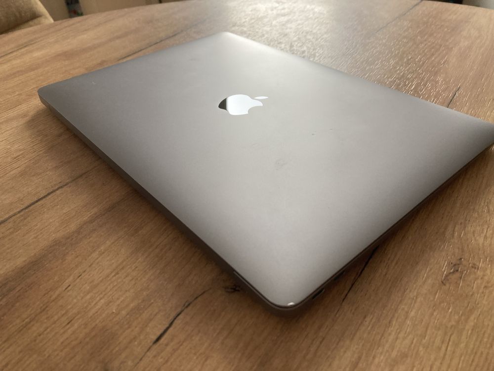 MacBook Air, Retina, 13”, 2020, 1,1 Двоядерний Intel Core i3, 8 Gb