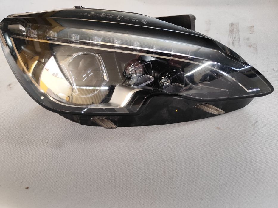 Farol Led direito Peugeot 308 xenon