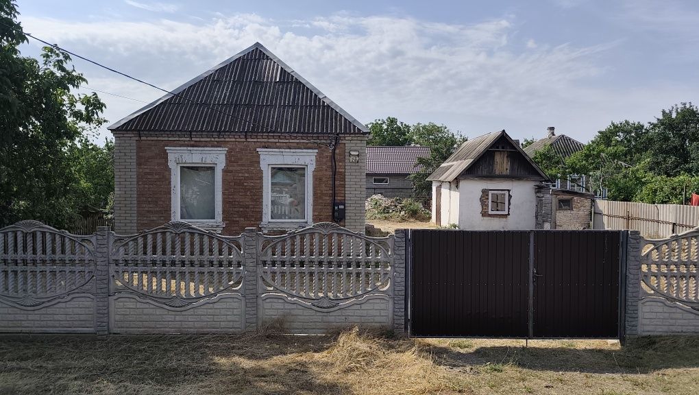Продаю часний будинок