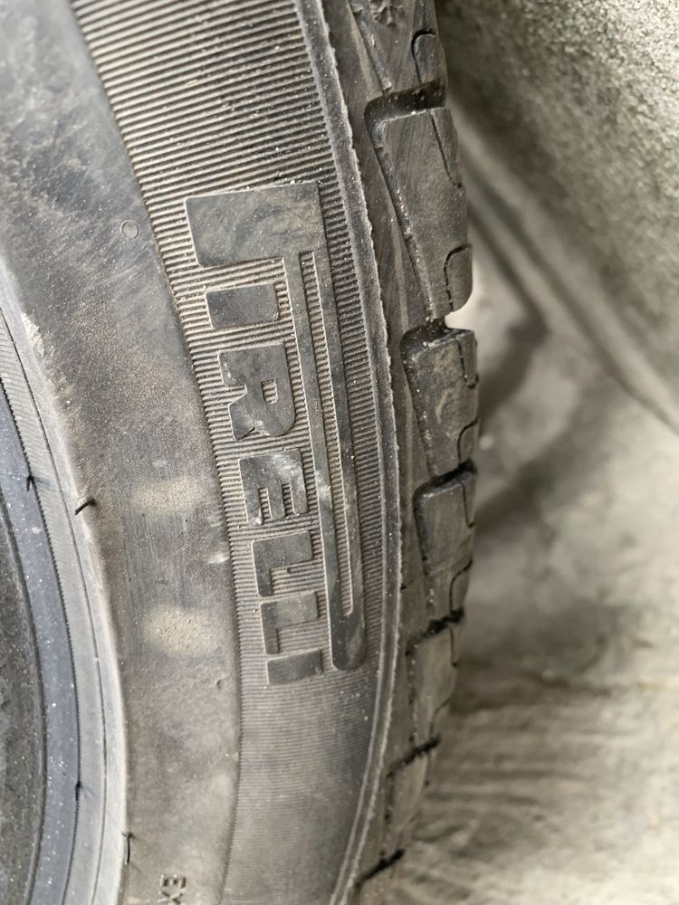 Продам всесезонні шини ( 2 шт) Pirelli 225/45 R17