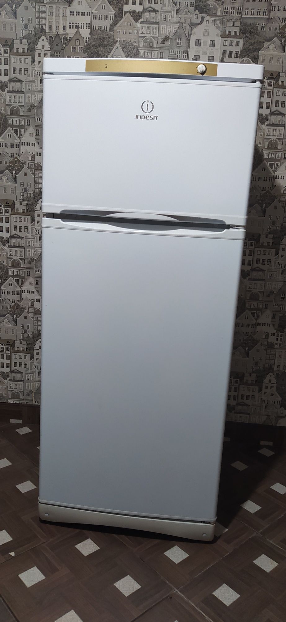 Холодильник двокамерний Indesit ST167.028