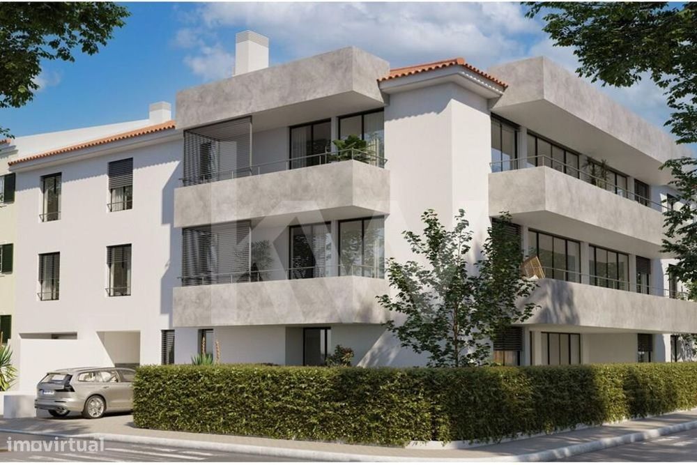 Apartamento T4 com Jardim Privativo-Carcavelos Centro