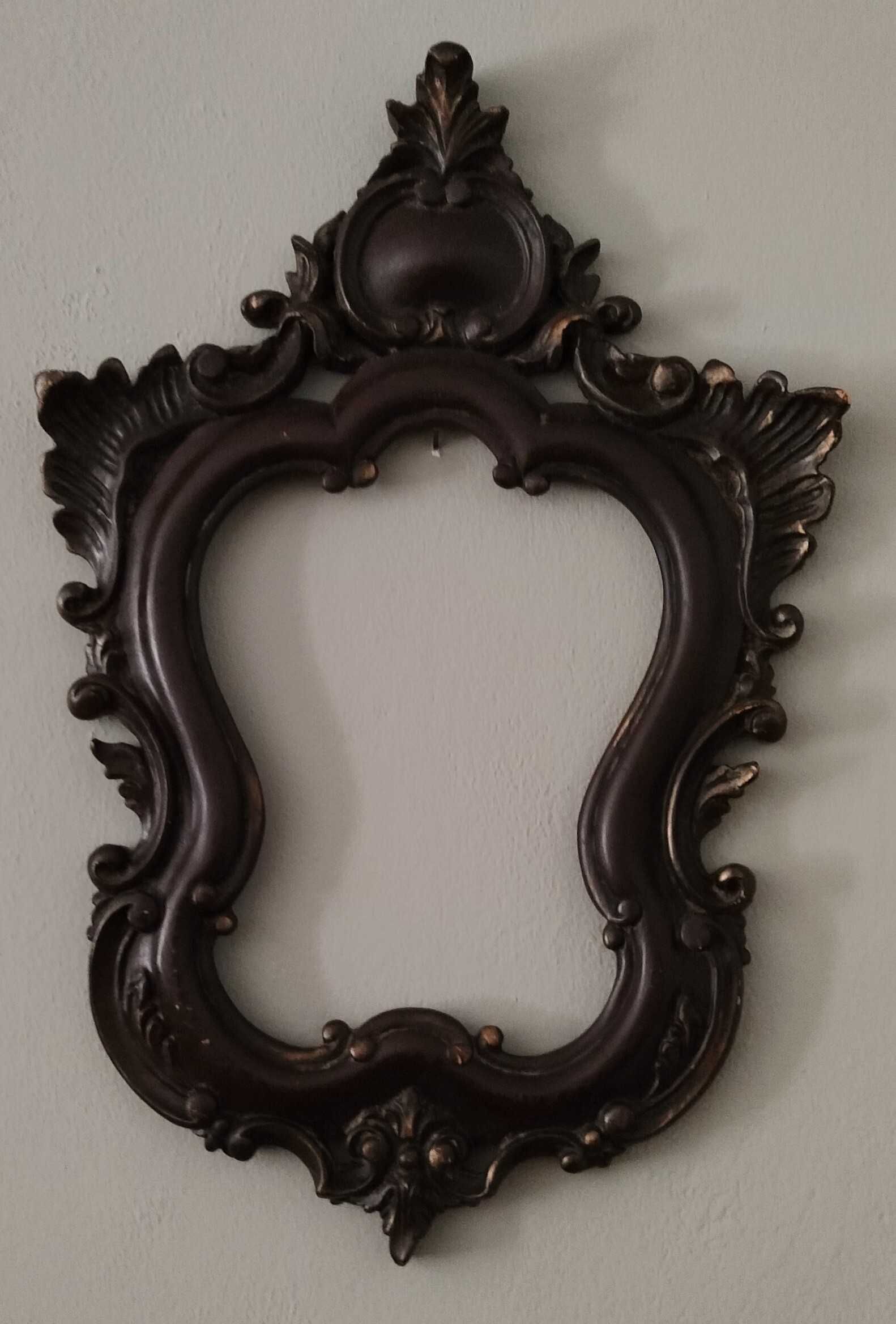 Moldura em talha com toques dourados