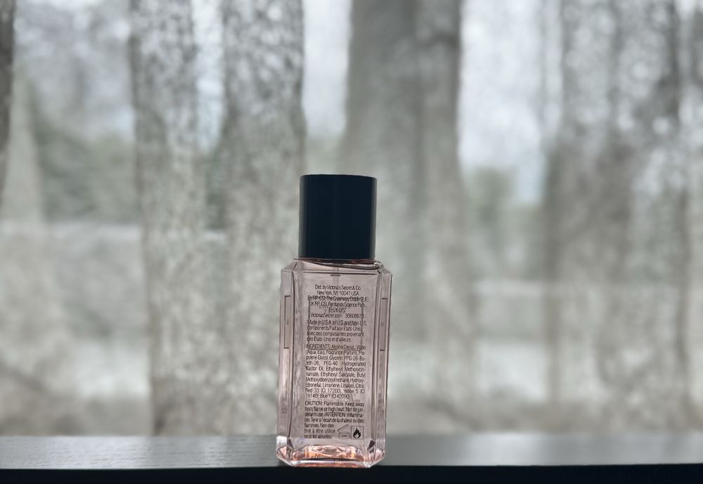 Парфумований спрей Victoria’s Secret bombshell оригінал