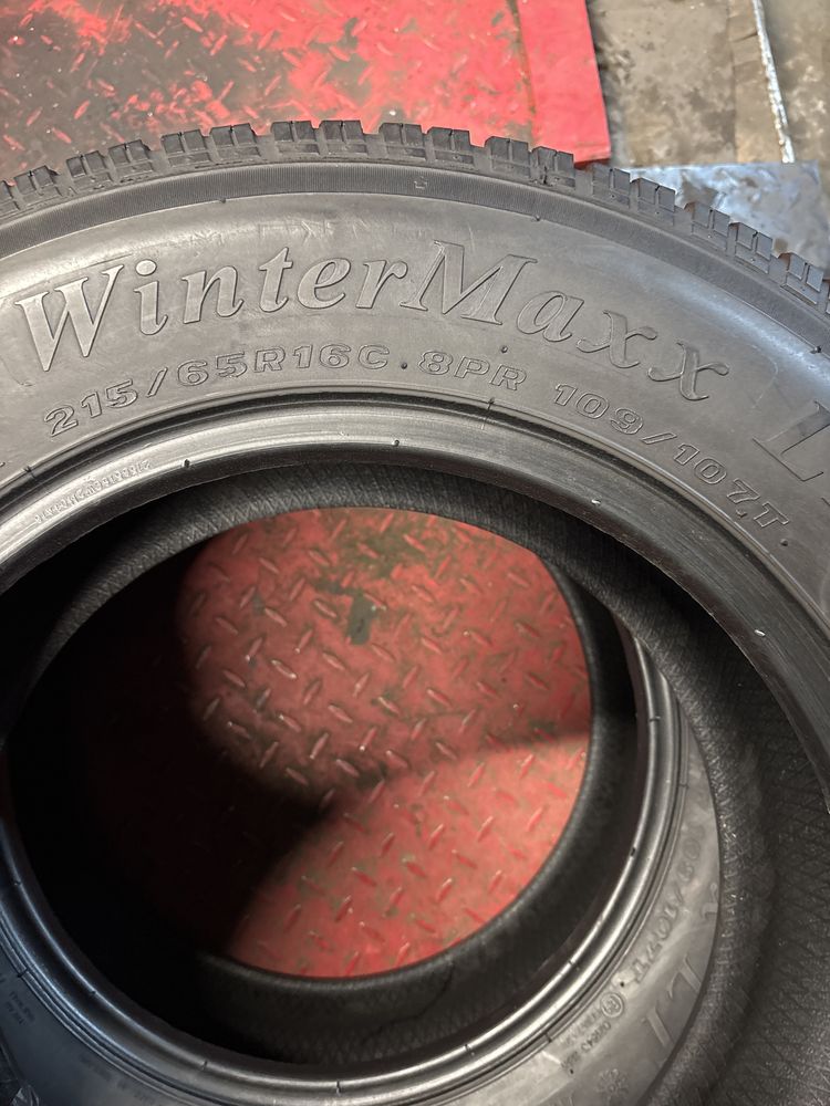 215/65R16C Maxxis 17 rok 2szt zima