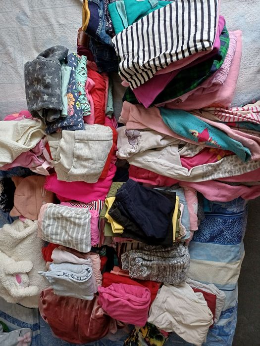 Віддам речі на дівчинку