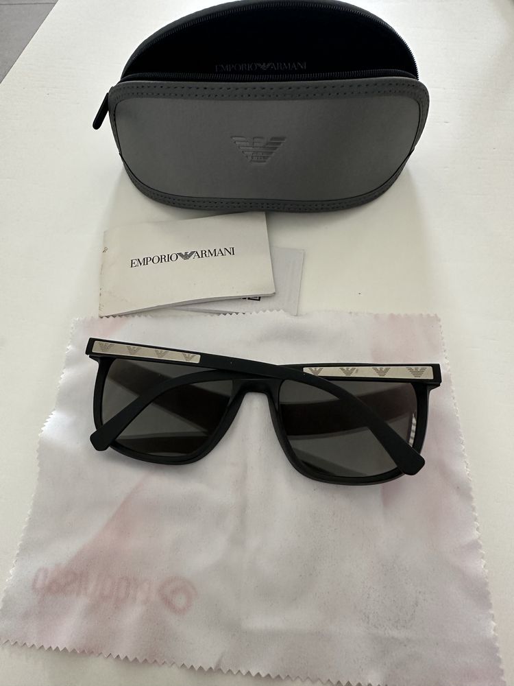 Oculos de sol Armani bom estado