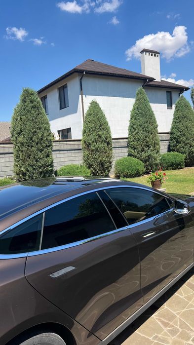 Tesla model S 60кВт 2013