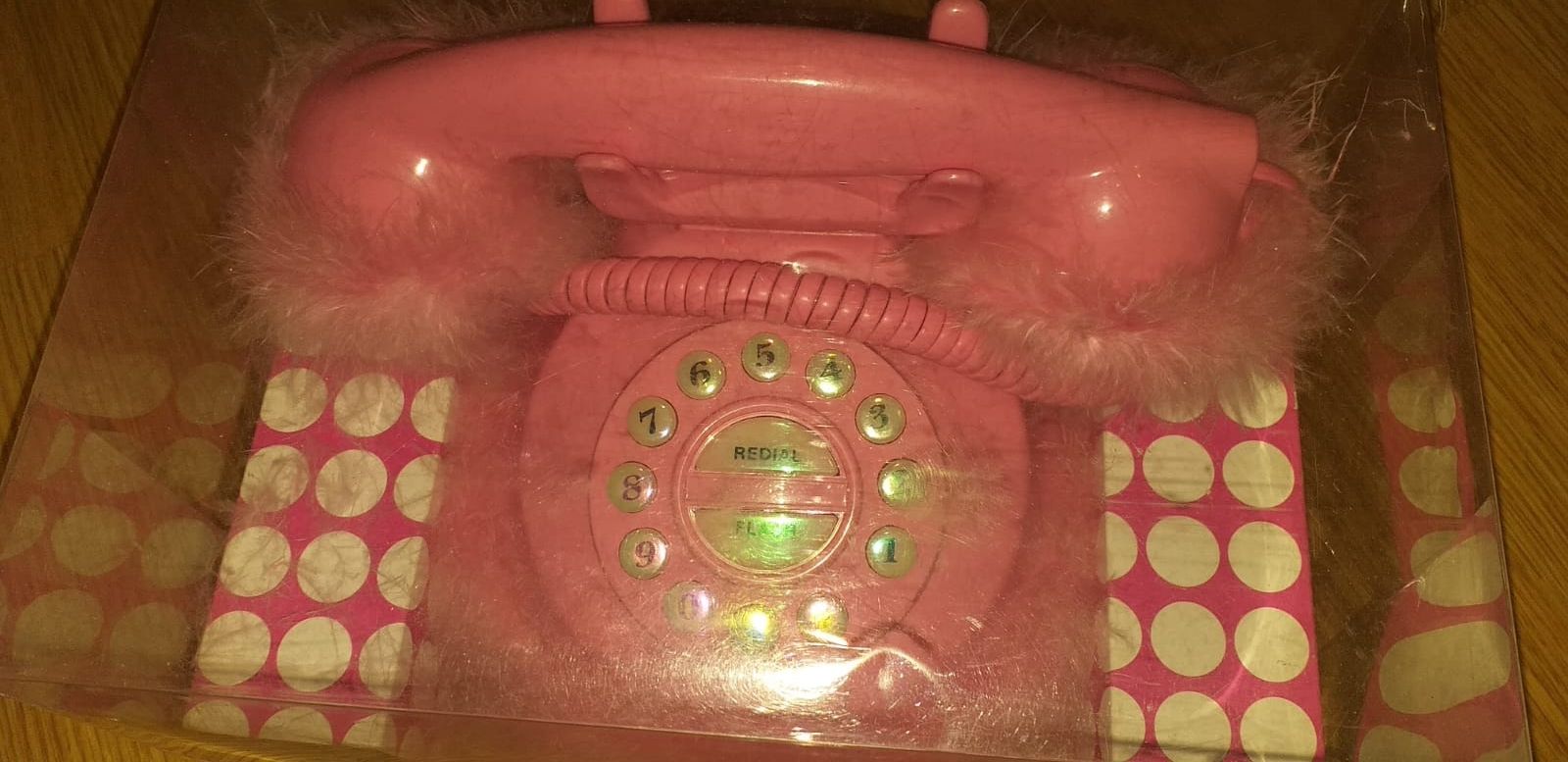 Telefon stacjonarny z futerkiem