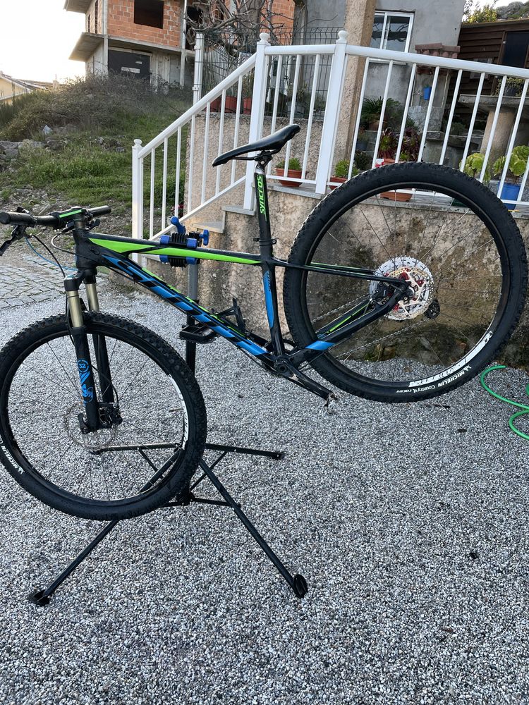 Bicicleta roda 29 scott scale em carboco