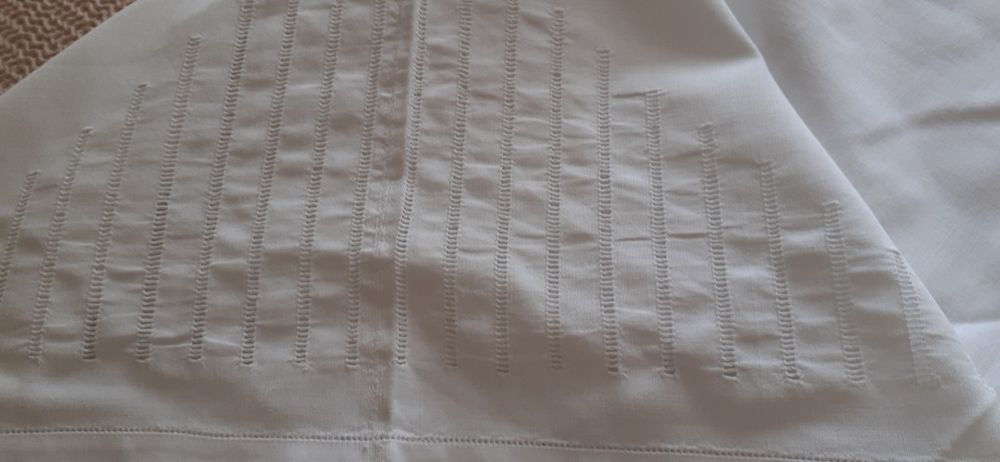 Dois Belos Lençóis Bordados Manuais