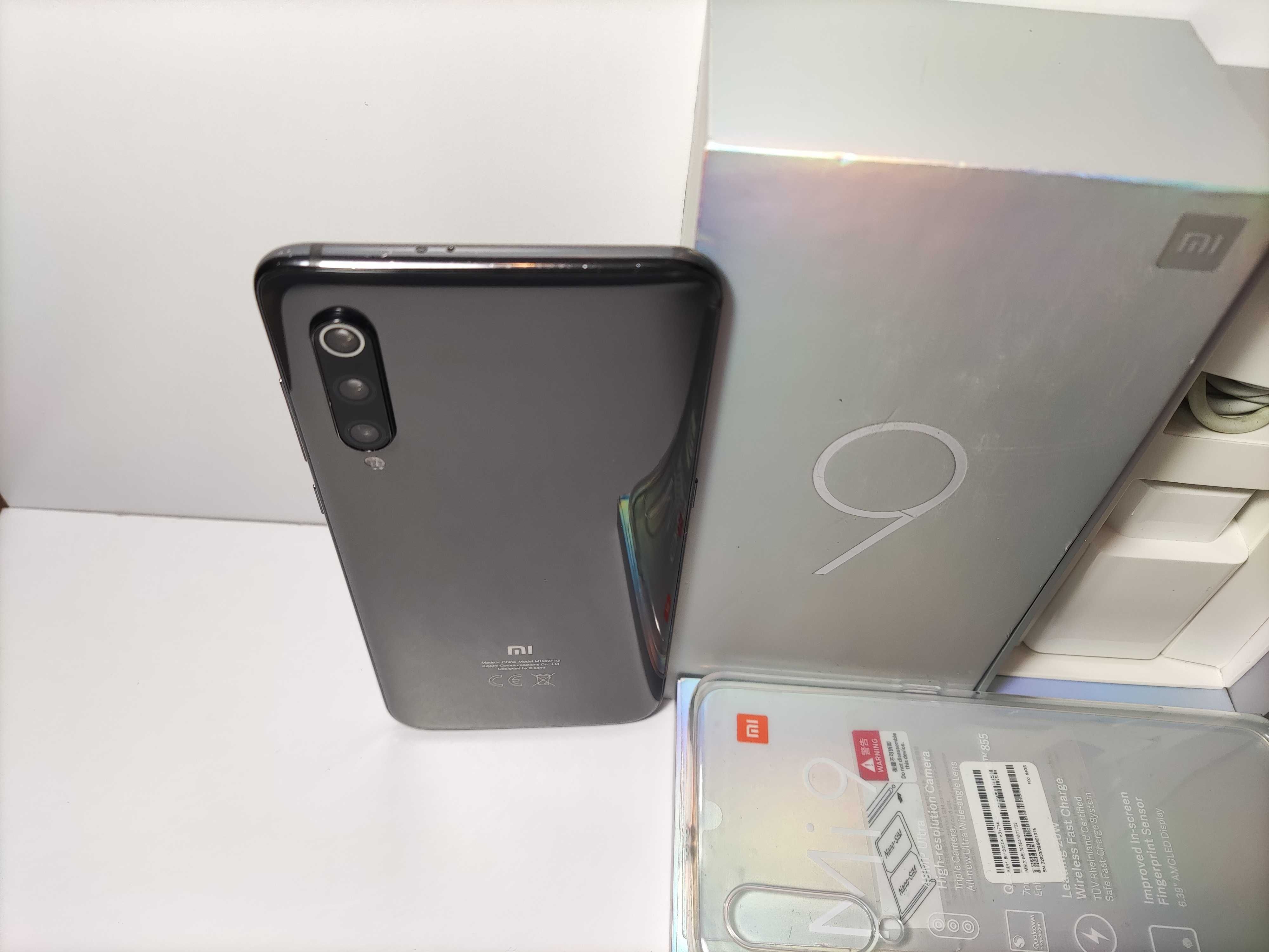 Xiaomi Mi 9 6/128 Gb, Piano Black. Відмінний стан. Повний комплект.