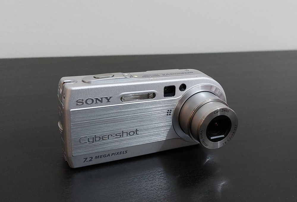 Máquina Fotográfica e Filmar Cyber-Shot Sony 7.2 + Caixa estanque