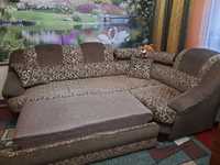 Кутовий диван .Розмір 2.50/1.70 Колір темно- зелений( болотяний)