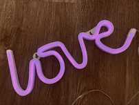 Luz led em forma de love