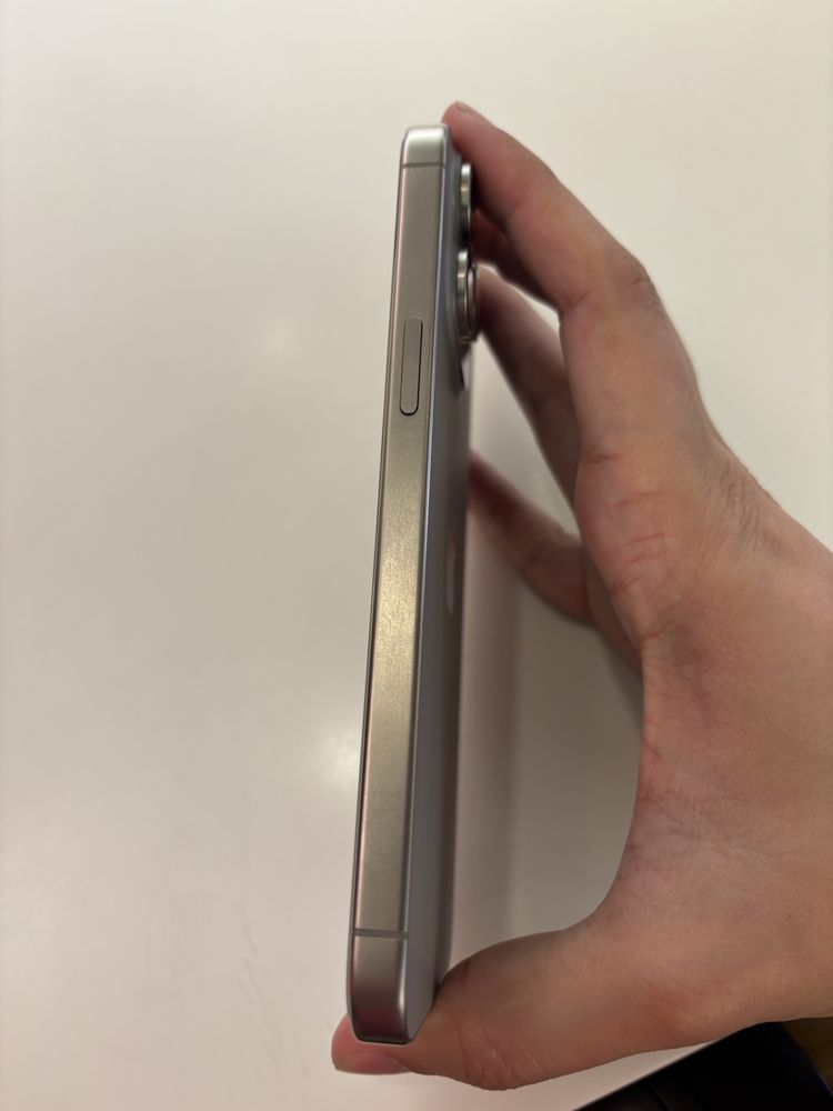 iPhone 15 Pro Max C/Garantia ate 2027