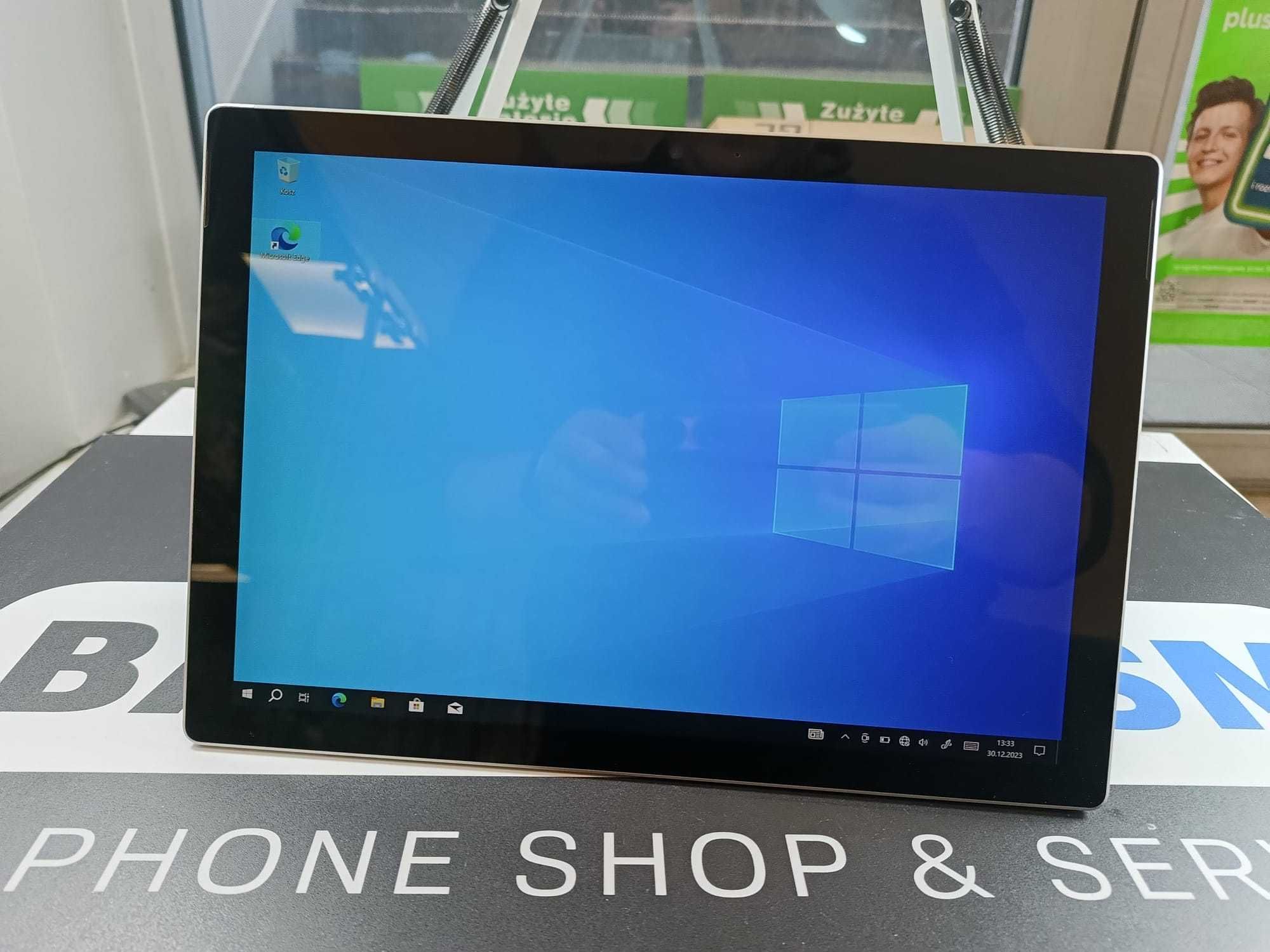 Ładny Microsoft Surface Pro 5 I5 8GB 256GB LTE
