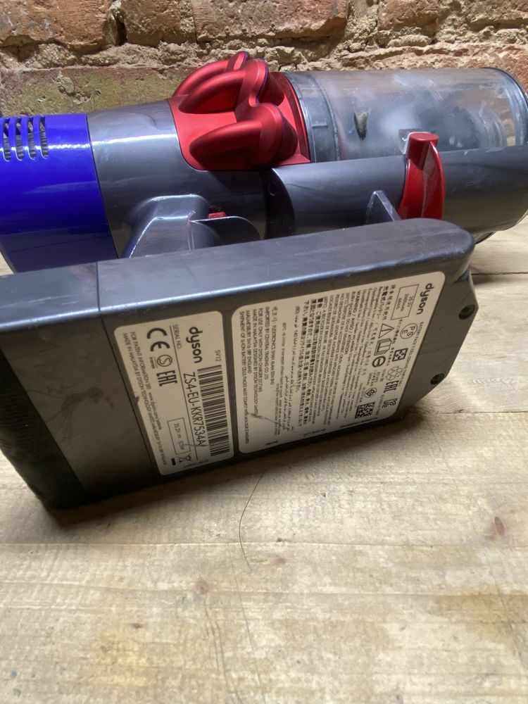 Odkurzacz Dyson v10 baza sprawny