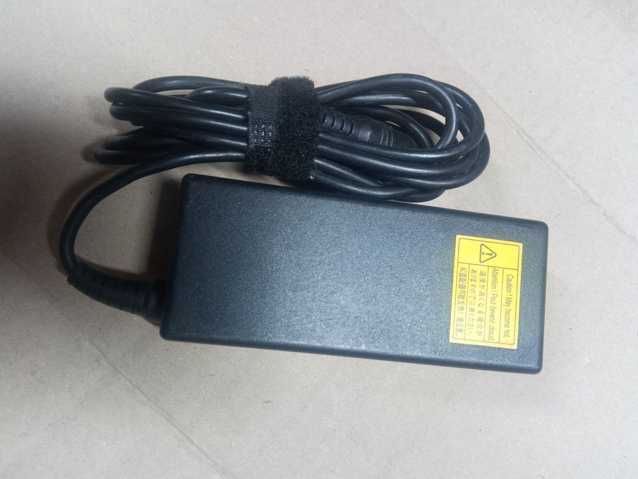 Оригинал блок питания Toshiba Fujifsu Asus 19V 3,42A 65W 5.5/2.5