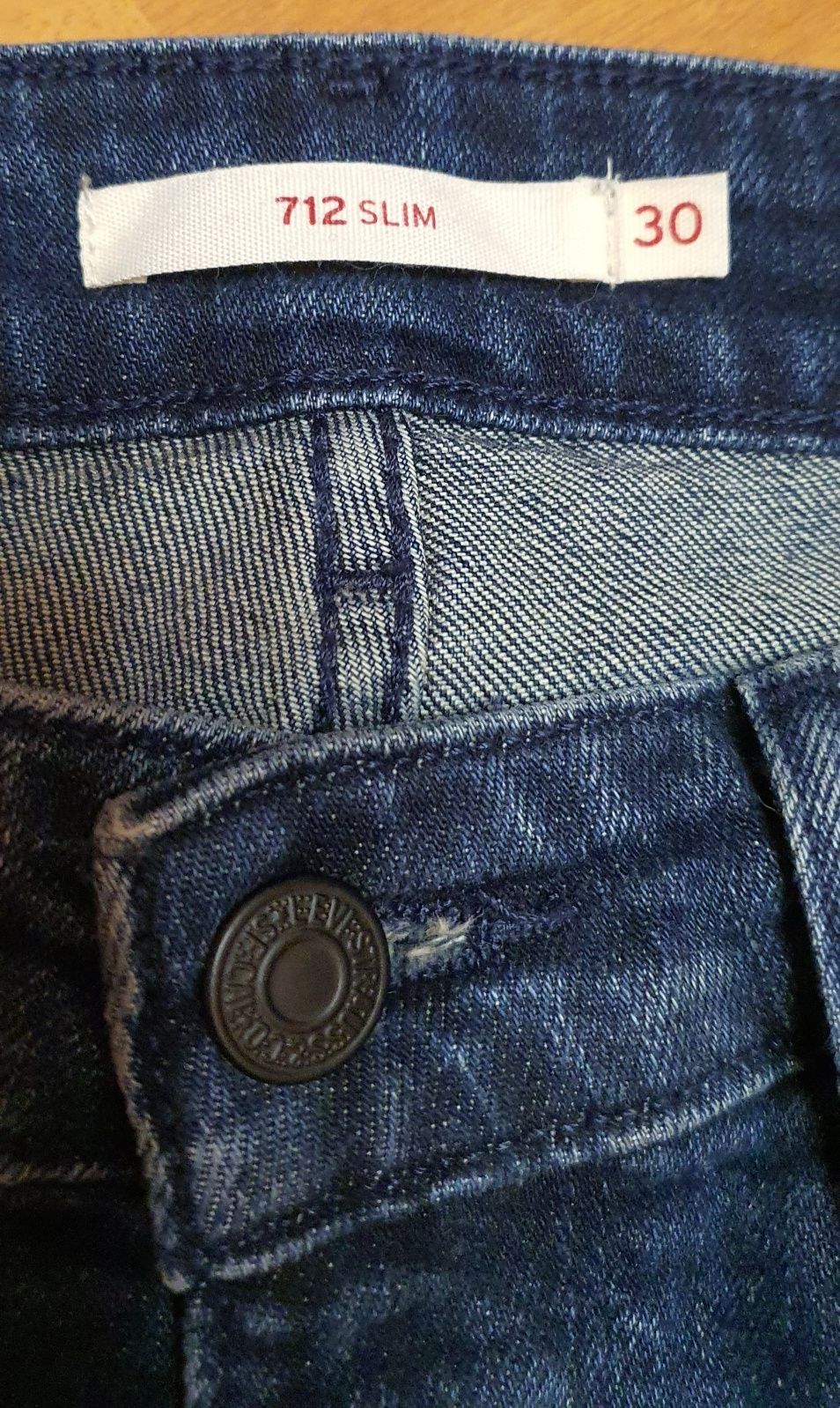 Джинсы Levi's slim p.30