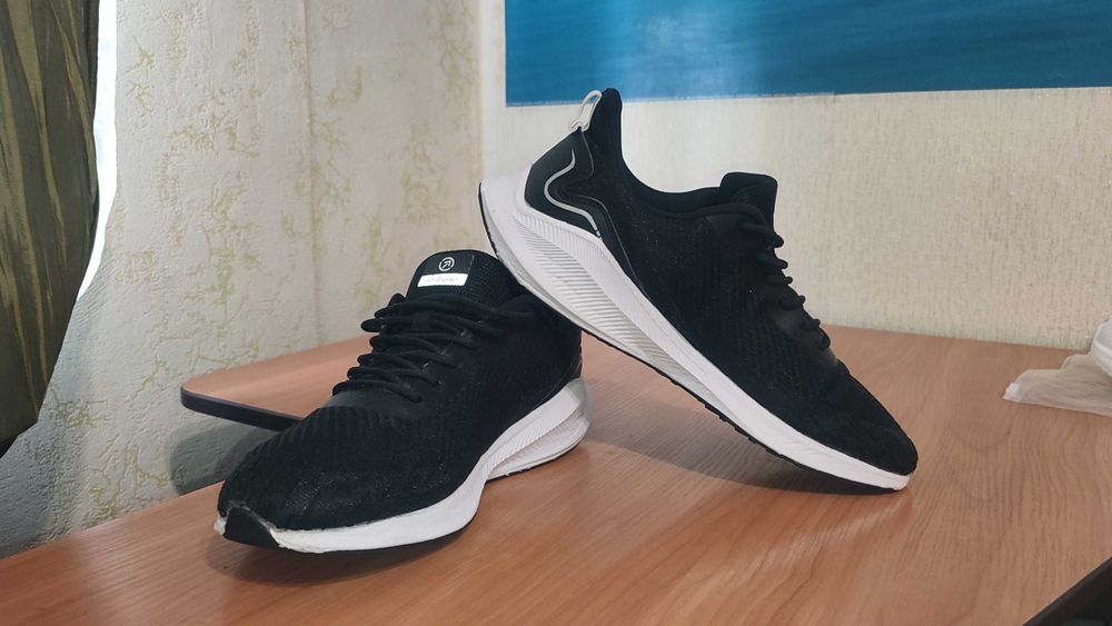 КРОССОВКИ  2 пары  ПО 500грн ФИРМЕННЫЕ Б/У состояние 9/10  РОЗМІР 44