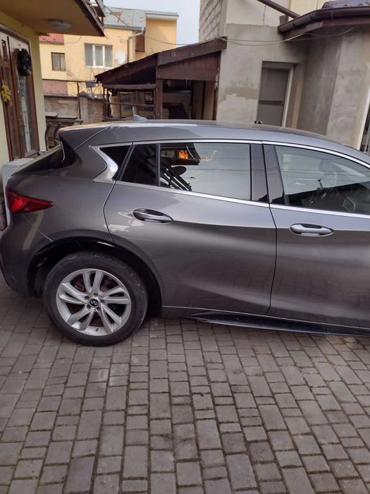 Оренда авто Infinity qx30 преміум класу.