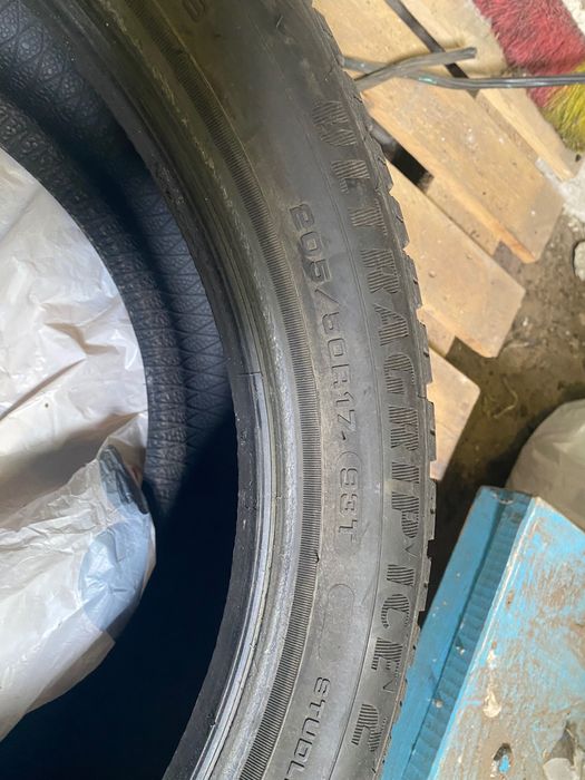Шини зимові 205/50R17