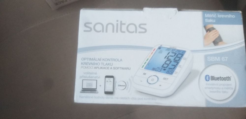 Ciśnieniomierz na przedramie .