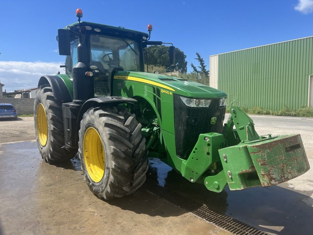 John Deere 8400R 
2019 рік
John Deere 8400R
John Deere 8400R