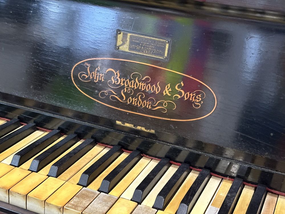 Oportunidade ****. Piano John Broadwood em Jacarandá “usado”