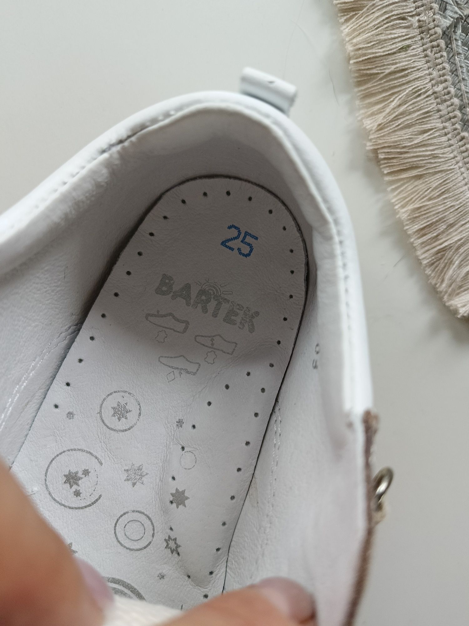Взуття дитяче Bartek 25розміру Нові