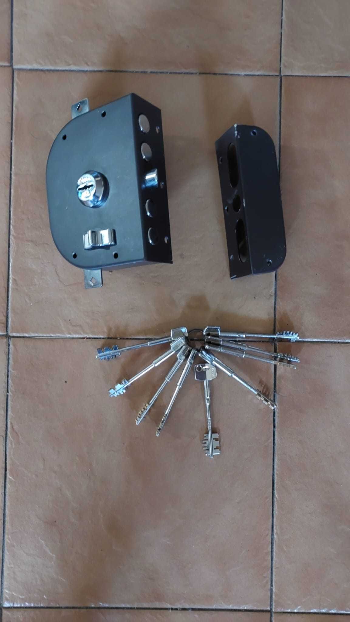 Fechadura de Alta Segurança com sistema anti gazua com 9 chaves