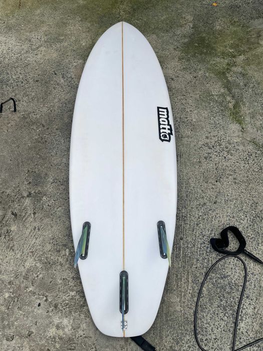 Prancha de surf 5'10" quase nova