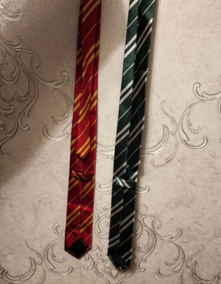 Краватка школи Хогвартс (Гаррі Поттер)