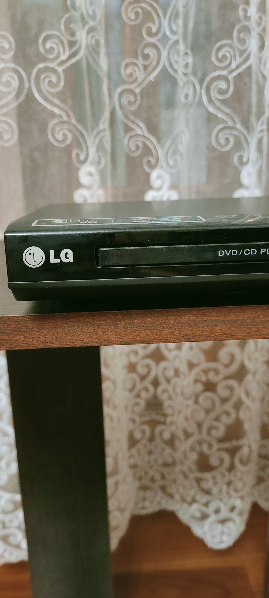 Продам DVD плеер LG.