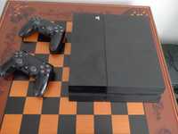 PS4 e dois comandos - 150€