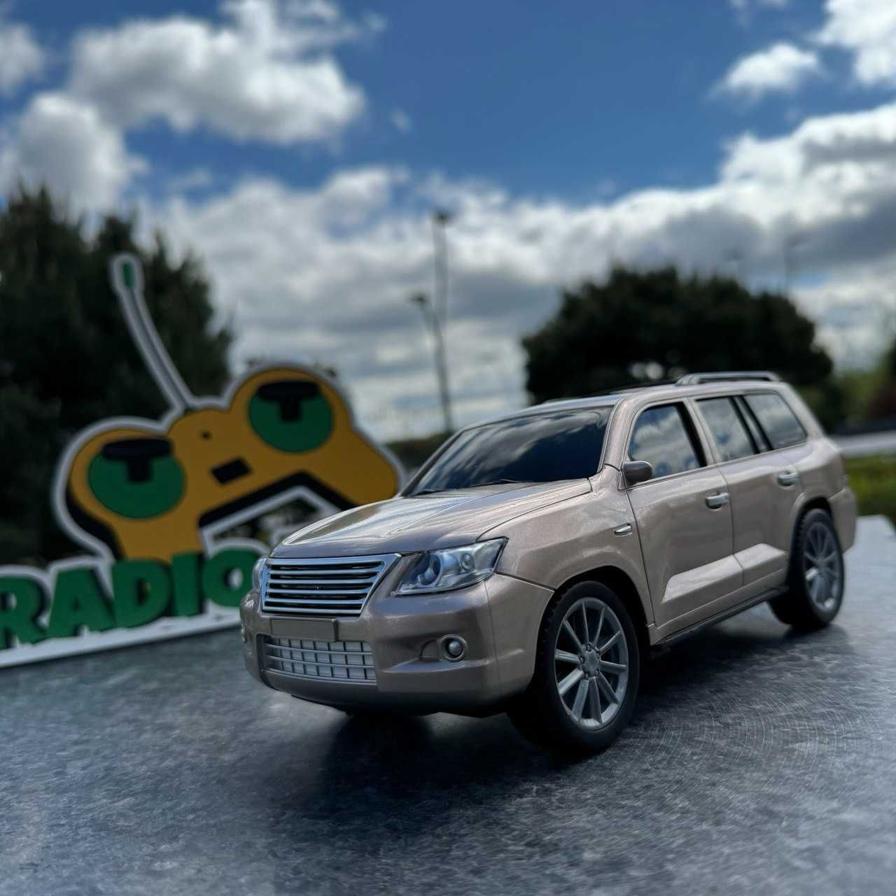 Джип на радиоуправлении Lexus GX Золотистый. Машинка на пульте