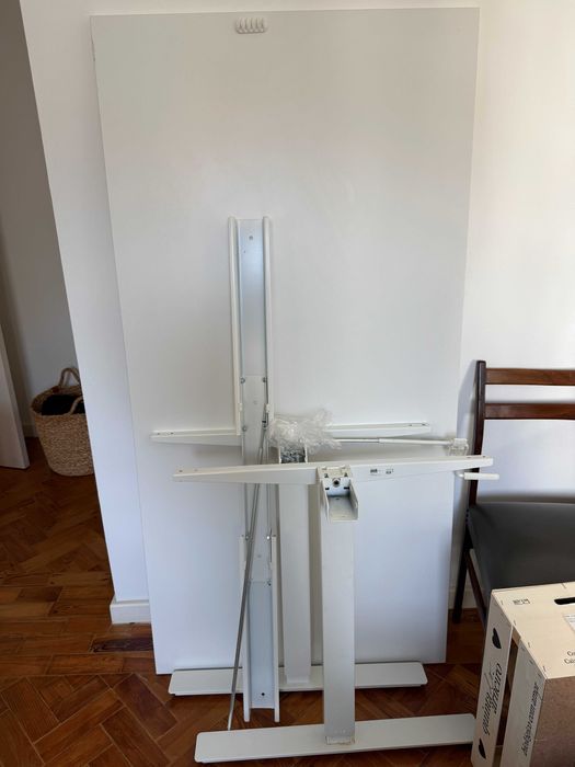 Ikea TROTTEN mesa de pé