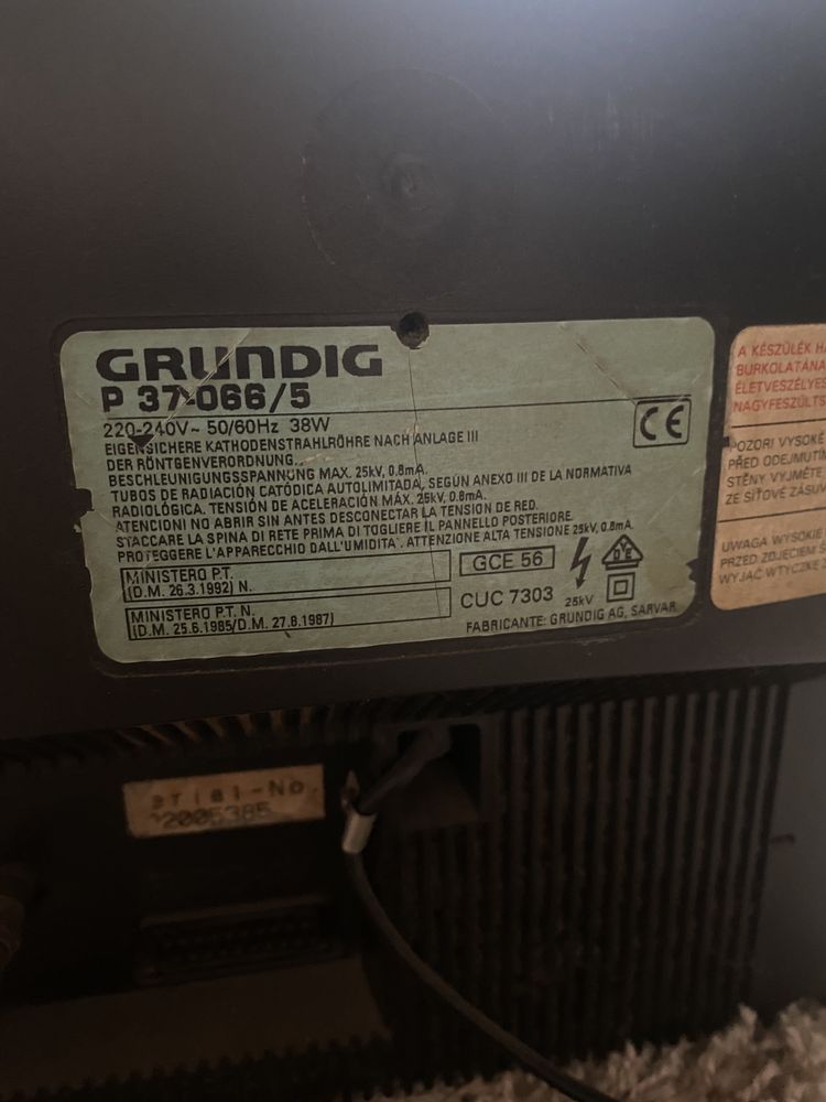 Телевизор Grundig P37-066/5