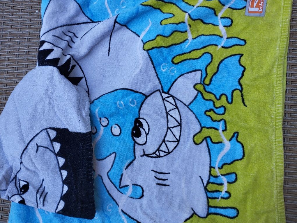 Ręcznik ponczo spodenki do pływania  rekin czapka do wody r ,98/104