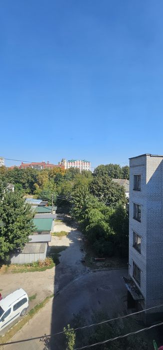 Чудова трьохкімнатна квартира по  Ю.Вороного