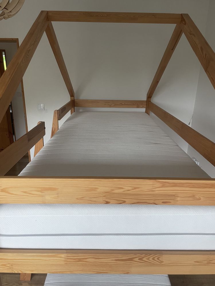 Łóżko piętrowe drewniane domek