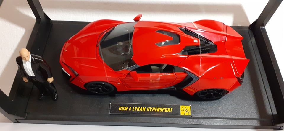 1/18 lykan Hipersport Coupe + Figura DOOM - Jada