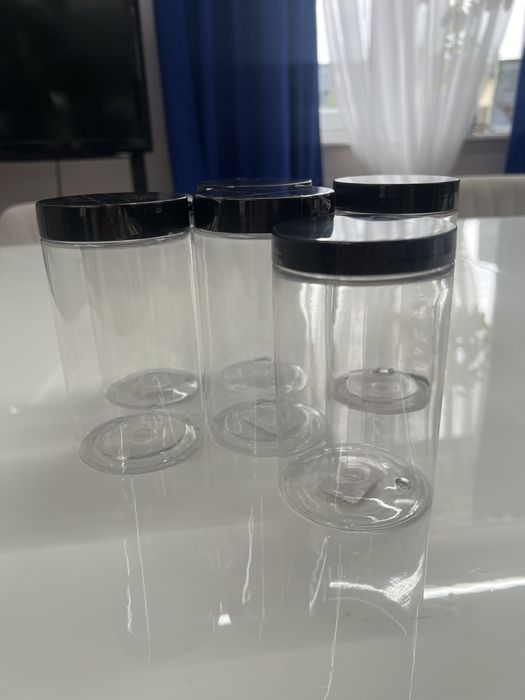 Plastikowe pojemniki z nakretka 400 ml