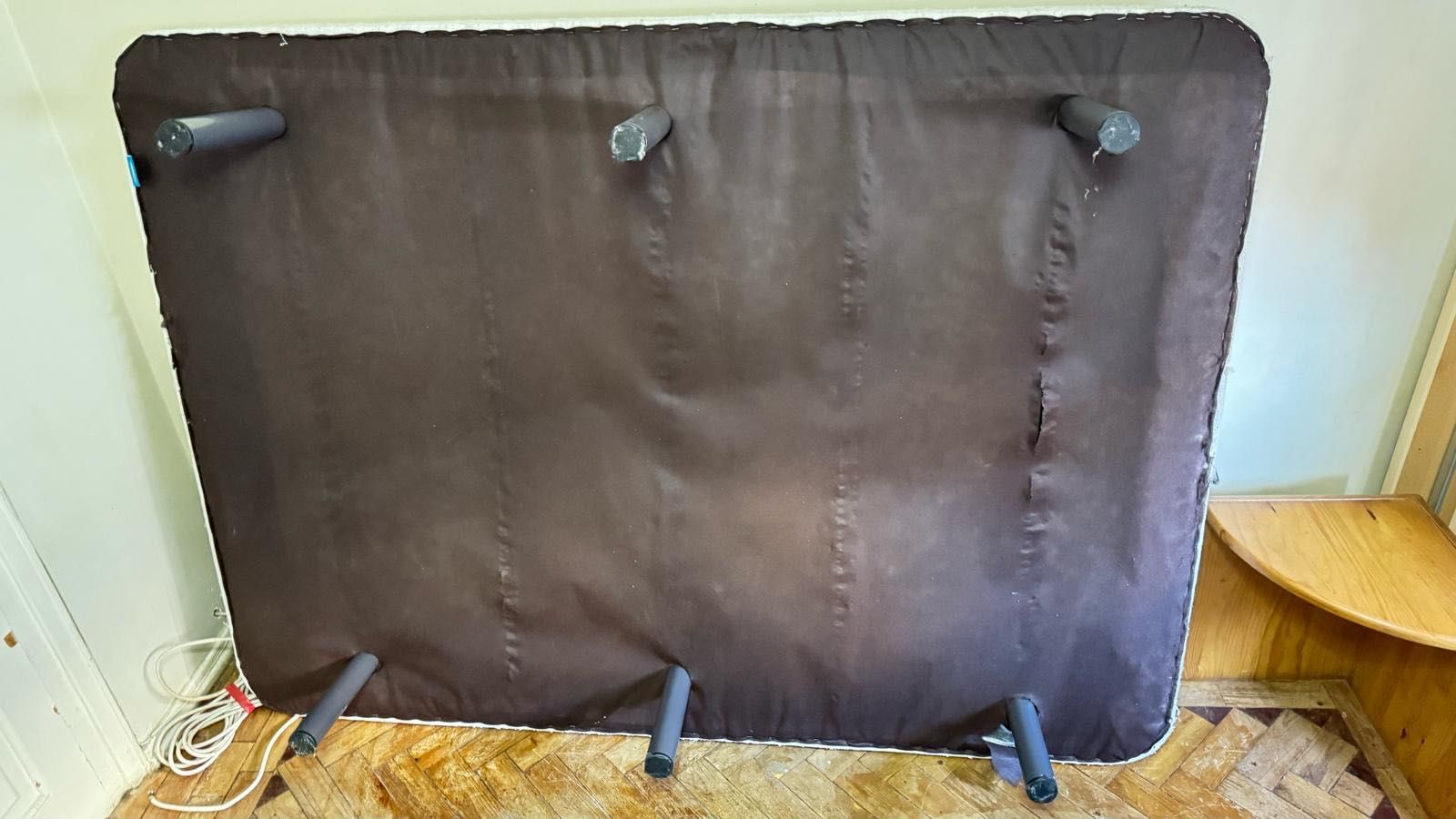 Cama de casal, venda com colchão. 140 x 190cm.